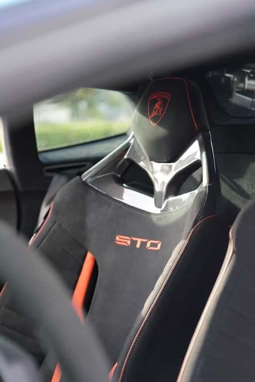 Lamborghini Huracan STO  Rental in Fort Lauderdale thumbnail 6