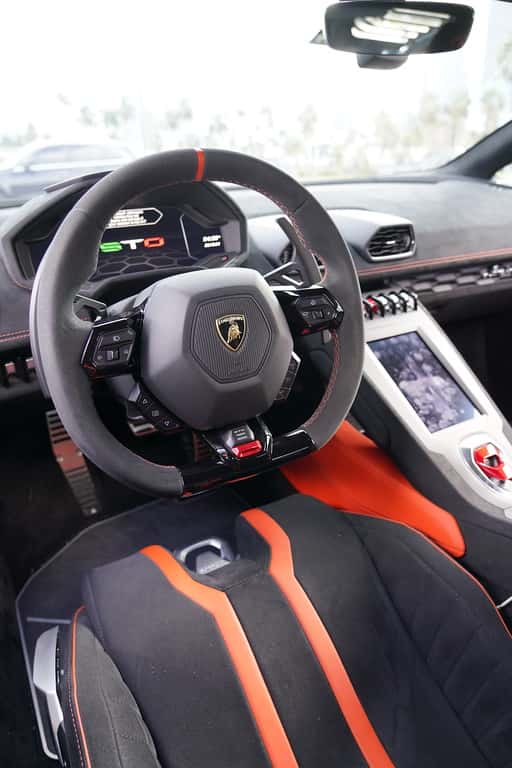 Lamborghini Huracan STO  Rental in Fort Lauderdale thumbnail 4