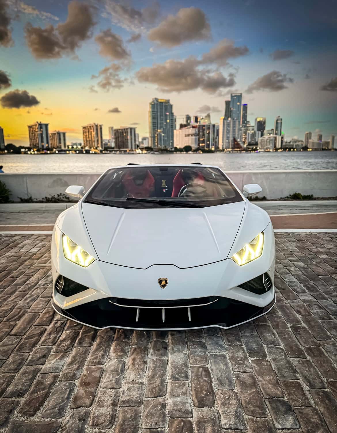 Lamborghini Huracan Evo Spyder Rental in Fort Lauderdale thumbnail 2
