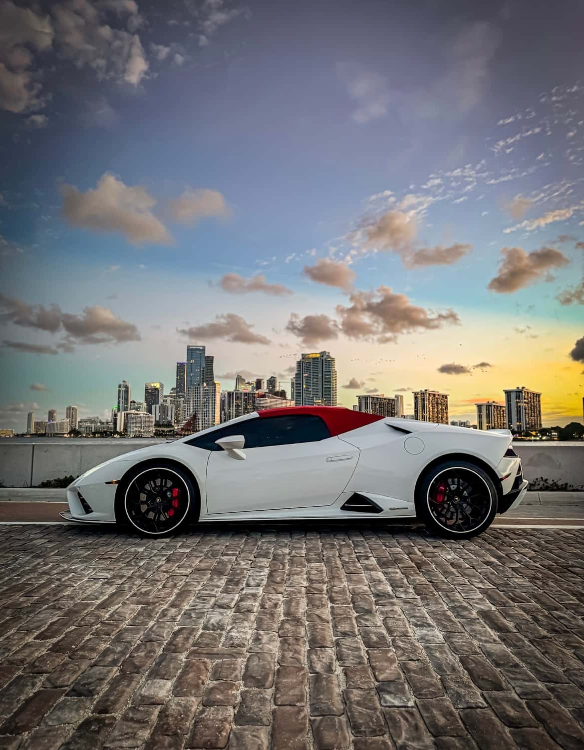 Lamborghini Huracan Evo Spyder Rental in Fort Lauderdale thumbnail 3