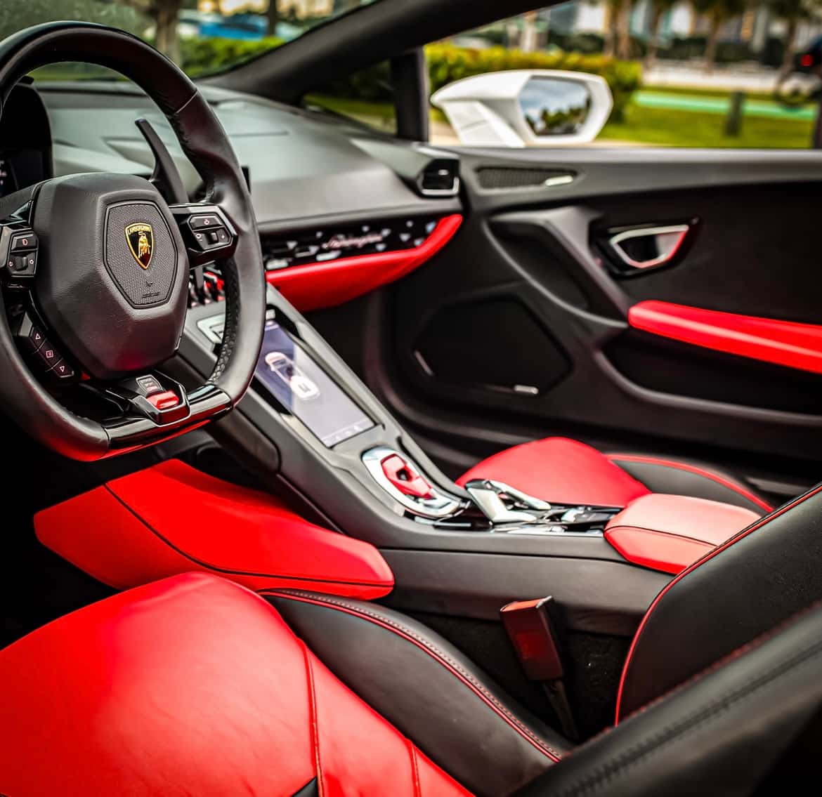 Lamborghini Huracan Evo Spyder Rental in Fort Lauderdale thumbnail 6