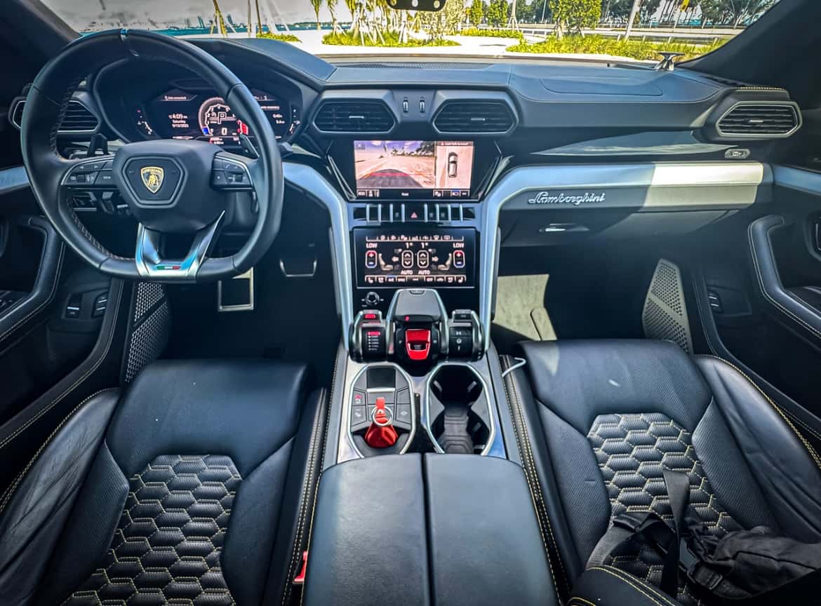 Lamborghini Urus Rental in Miami thumbnail 4