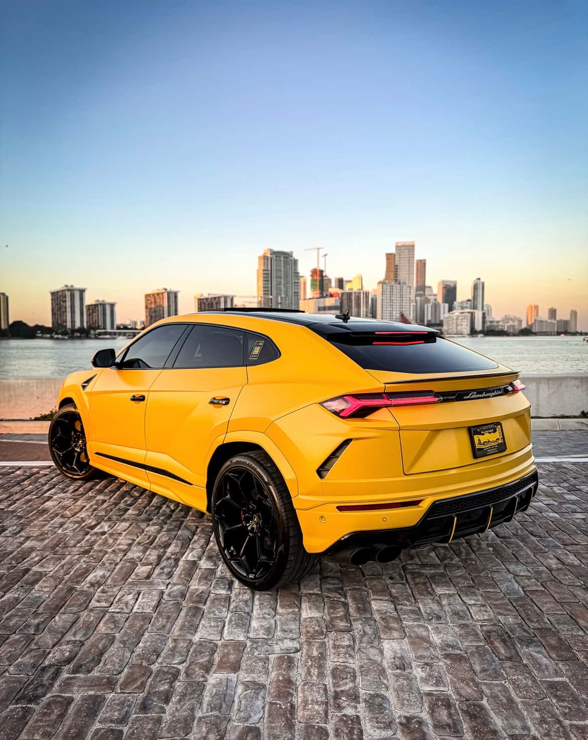Lamborghini Urus Rental in Fort Lauderdale thumbnail 2