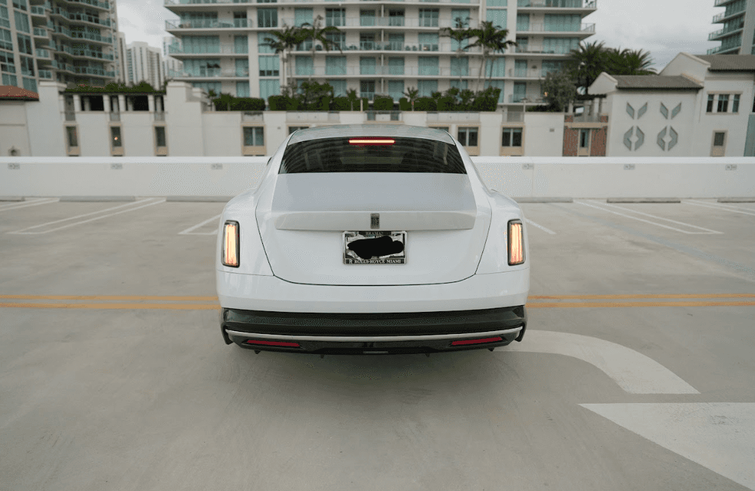 Rolls Royce Spectre Rental in Fort Lauderdale thumbnail 5