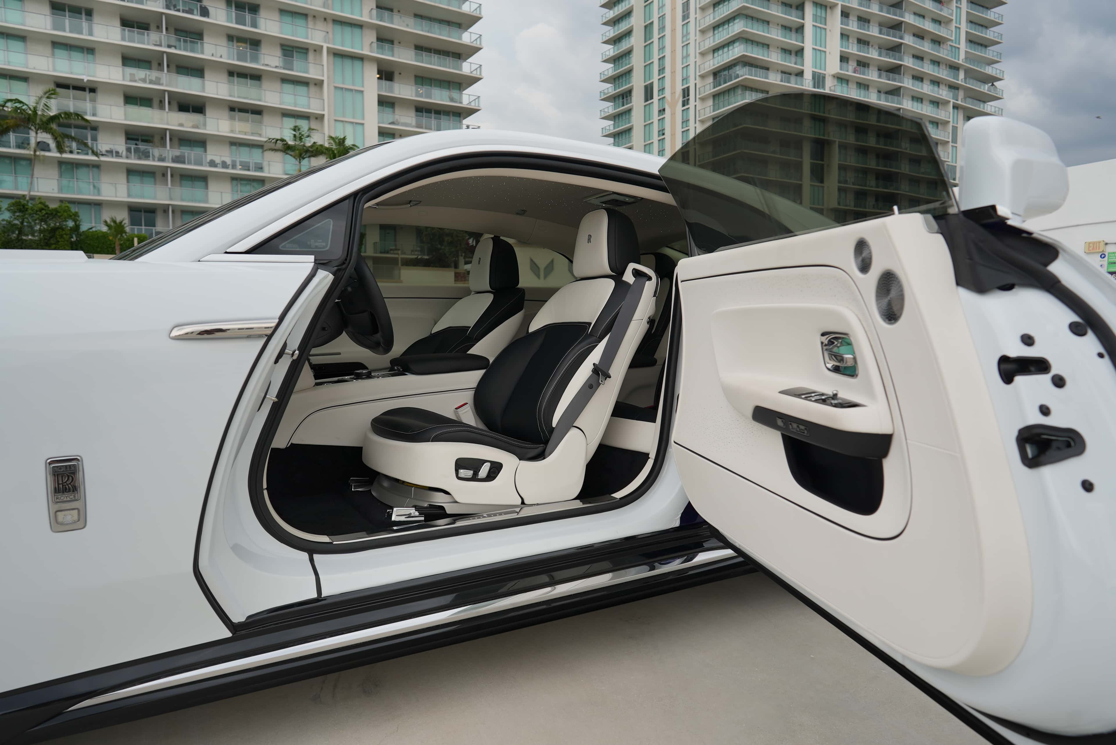 Rolls Royce Spectre Rental in Fort Lauderdale thumbnail 6