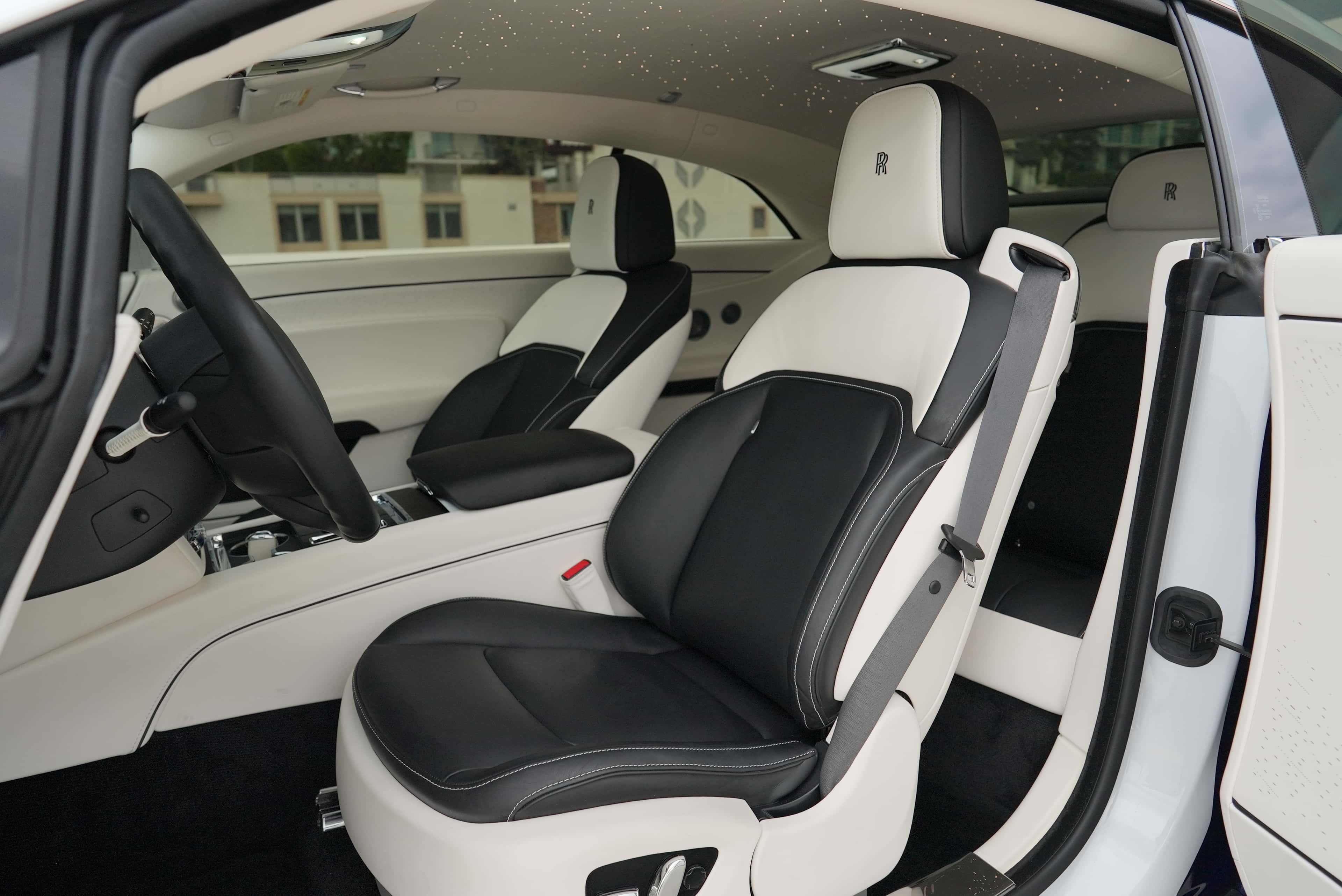 Rolls Royce Spectre Rental in Fort Lauderdale thumbnail 7