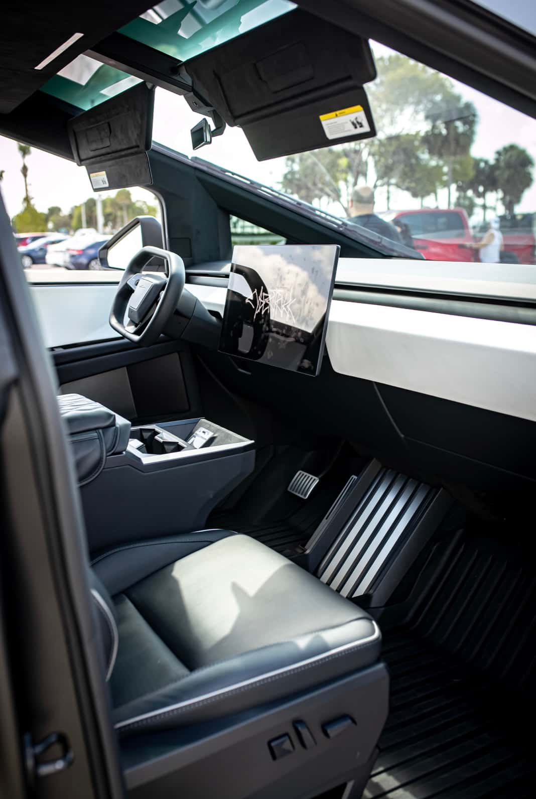 Tesla CyberTruck Rental in Fort Lauderdale thumbnail 5