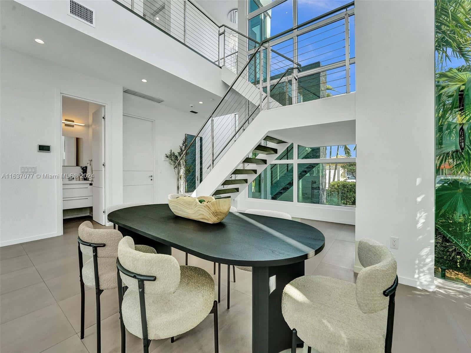 VILLA WREN Rental in Miami thumbnail 3