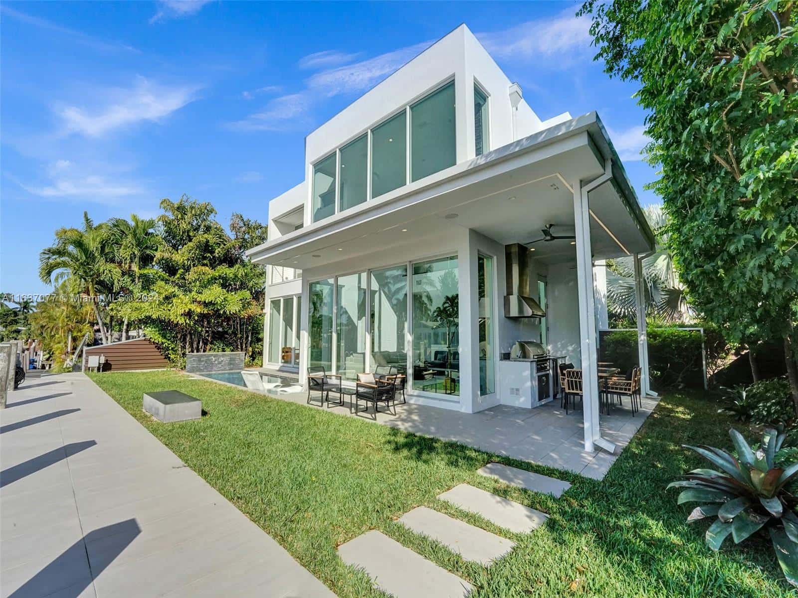 VILLA WREN Rental in Fort Lauderdale thumbnail 1