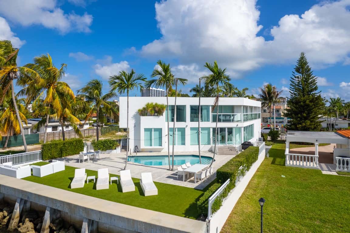 VILLA WYNN Rental in Miami thumbnail 1