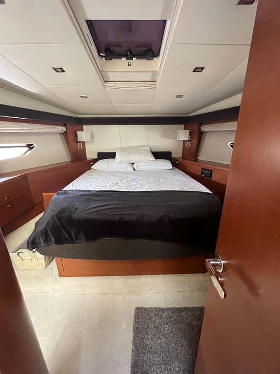 Prestige 68' thumbnail 4