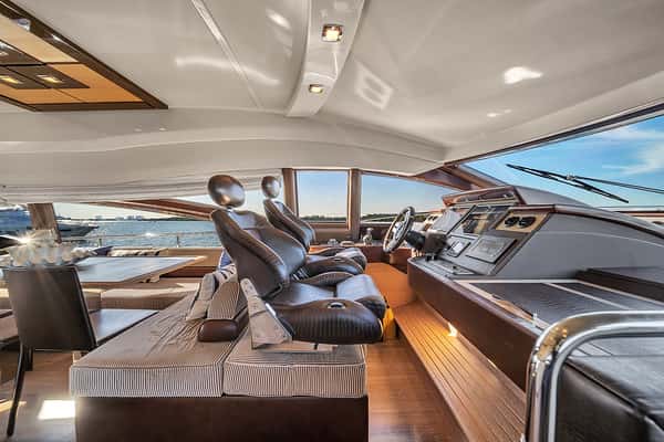 Azimut Flybridge 70' thumbnail 3