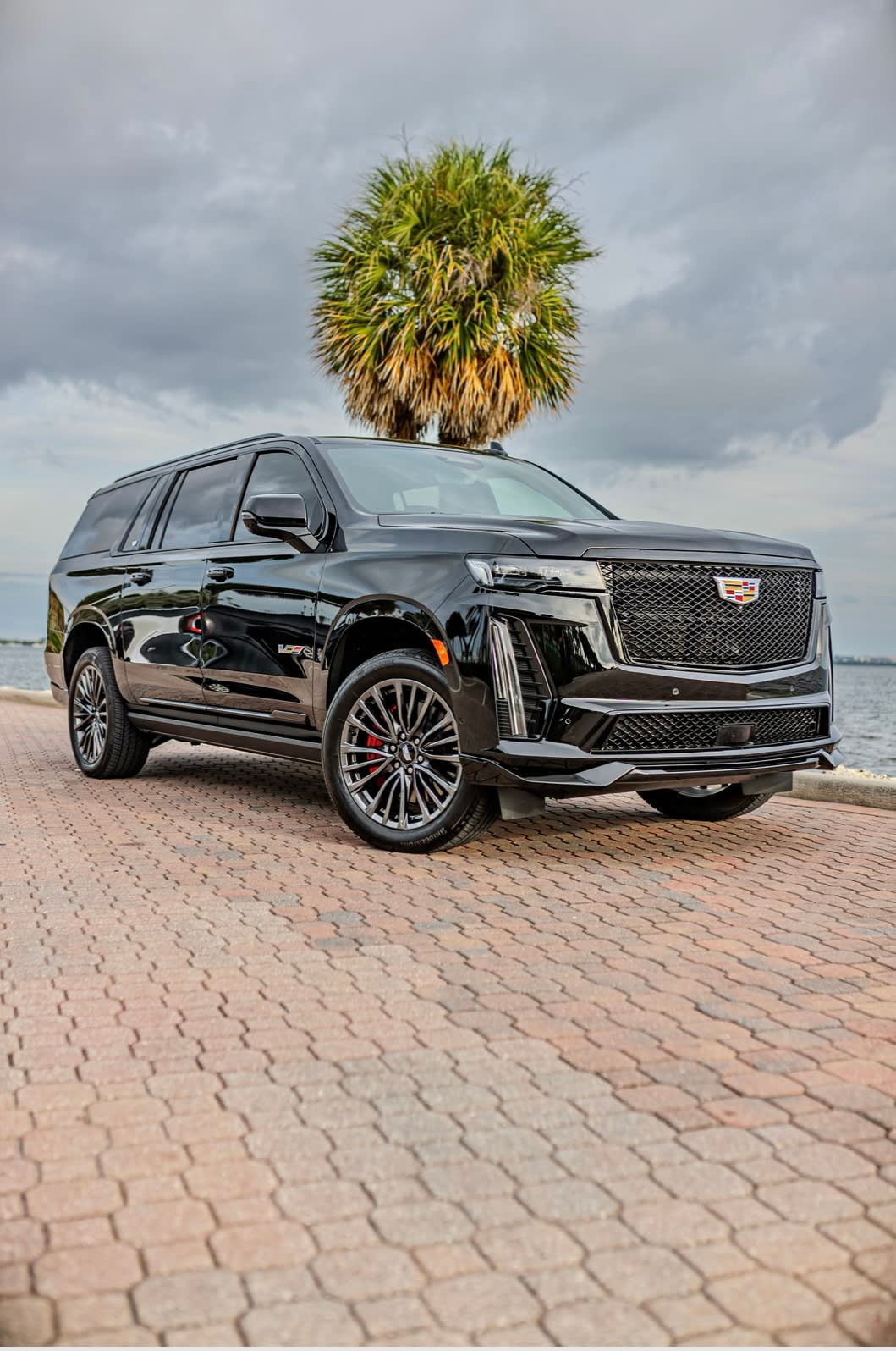 Cadillac Escalade V-Series - Image 1
