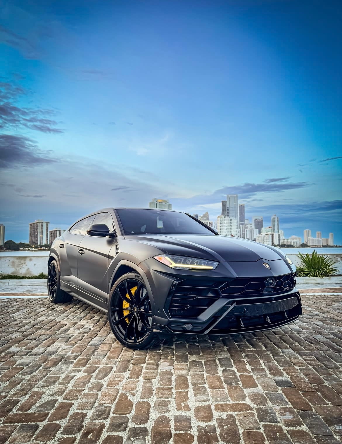 Lamborghini Urus - Image 1