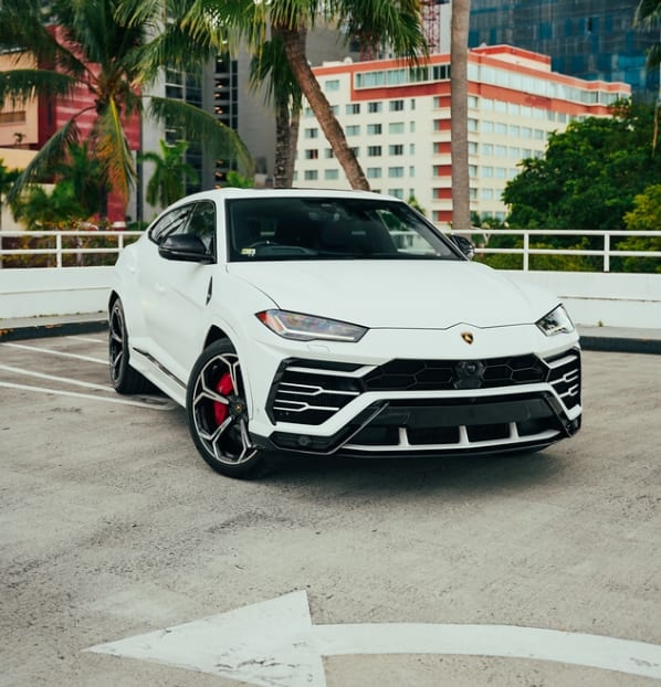 Lamborghini Urus - Image 1