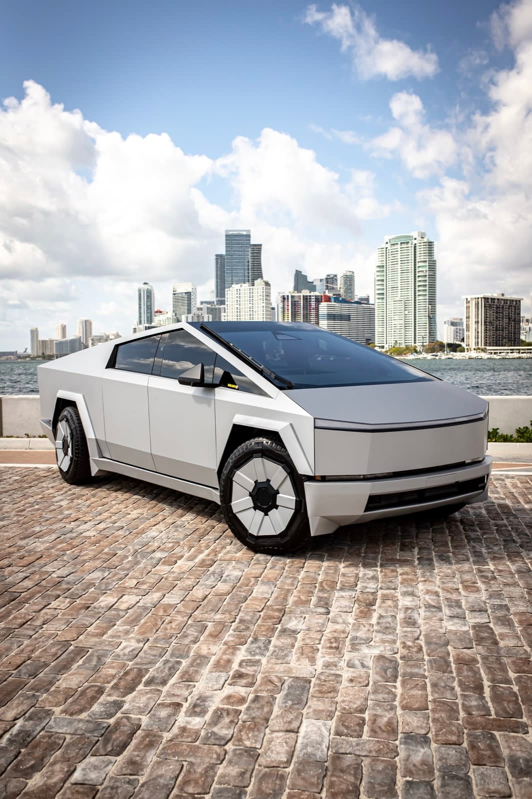 Tesla CyberTruck - Image 1