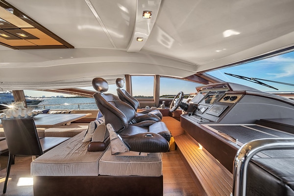 Azimut Flybridge 70' Rental in Miami - Image 1